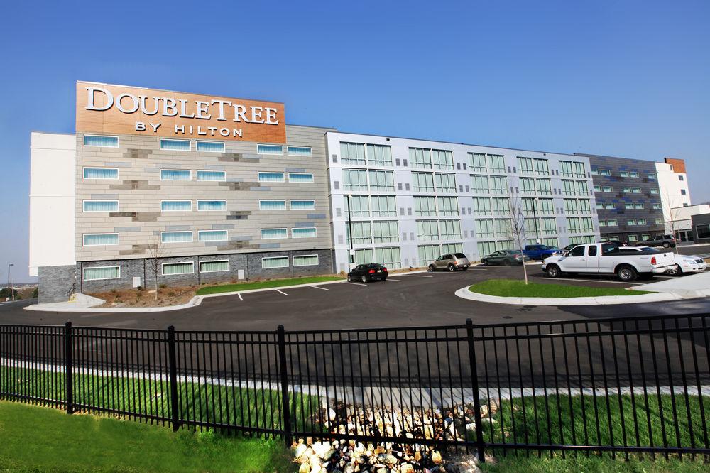 Doubletree By Hilton Omaha Southwest, Ne Hotel Екстериор снимка